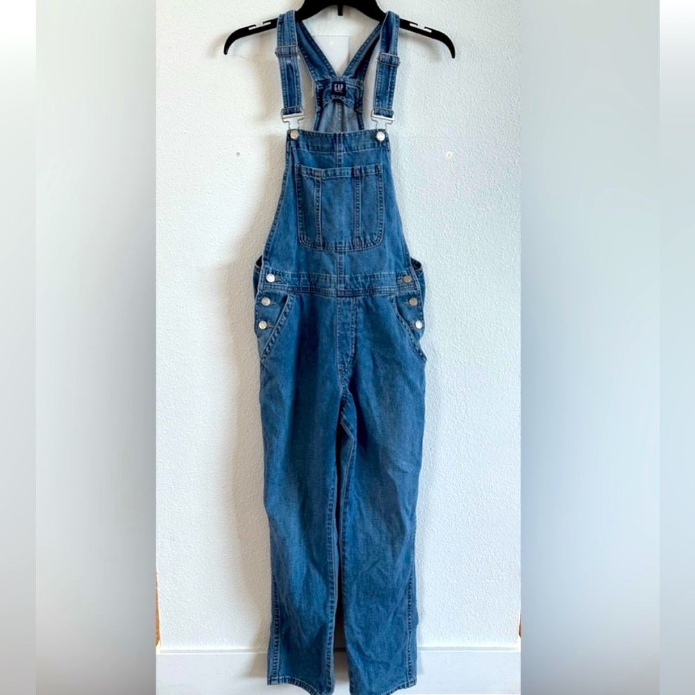 Women’s Gap Denim Overalls Size-Medium. Great Condition